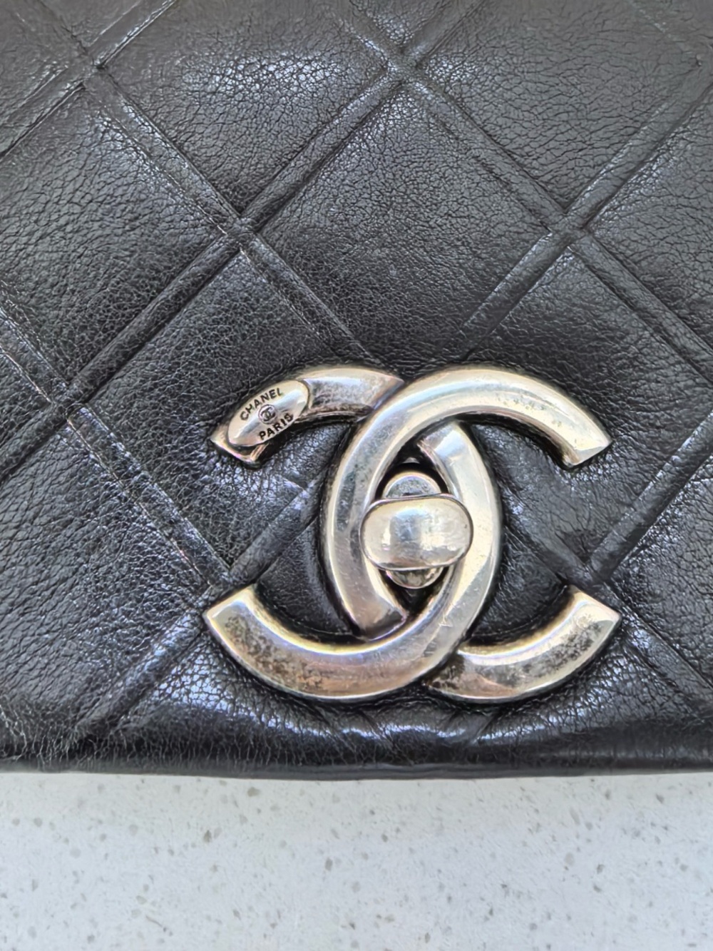CHANEL New Chic Flap bag Black Quilted Leather Shoulder Bag with Silver Hardware - Picture 2 of 14